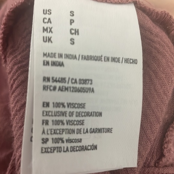 American Eagle crop off shoulder top. Size small - Picture 7 of 8